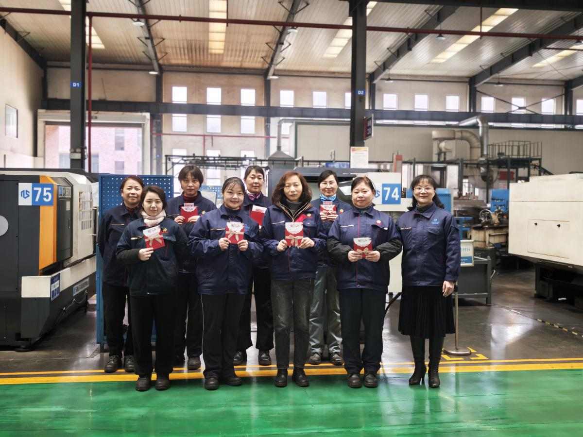 南实工会向全体女同胞致 2025 年国际劳动妇女节节日祝福并传递公司关怀温暖